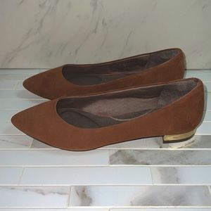 Rockport Adelyn Tan Suede Ballet Flat Golden Heel Size 5.5